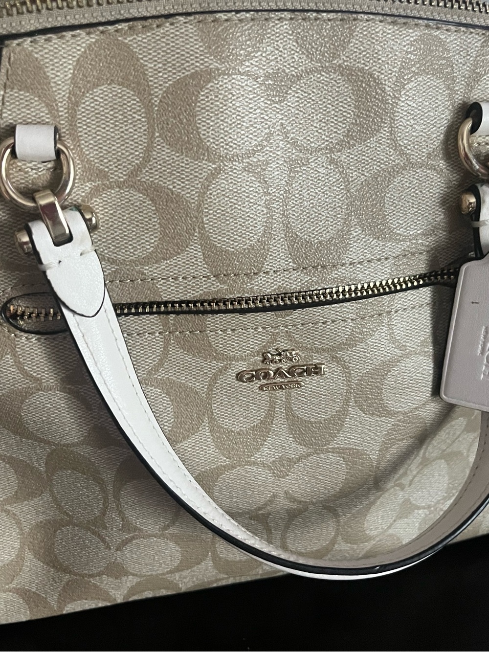 Coach Signature Canvas Tote in Light Khaki/Chalk